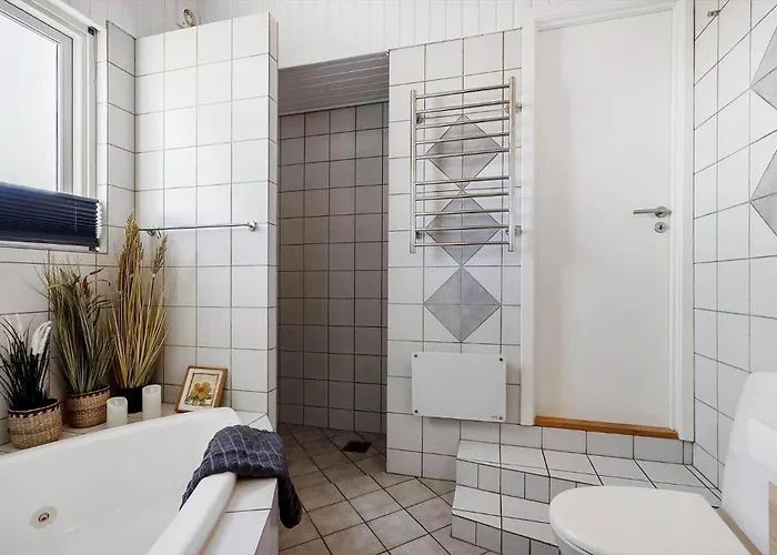 6637-hvide-sande-arvidvej-186 * Bjerregård
